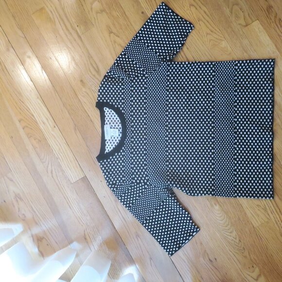 Carmen Marc Valvo Womens knit black and white pullover top (size M, runs small). - Picture 10 of 15